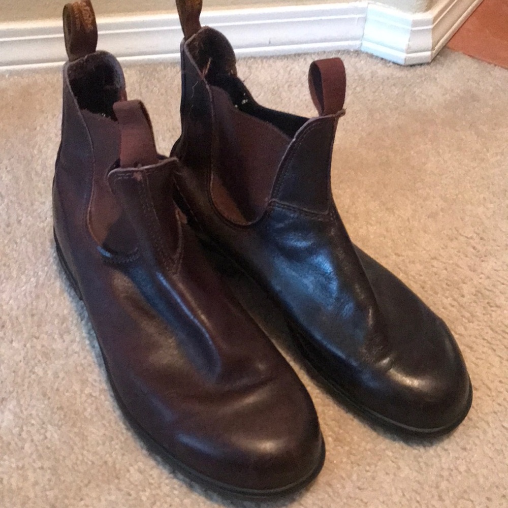 Blundstone slip on leather boots
